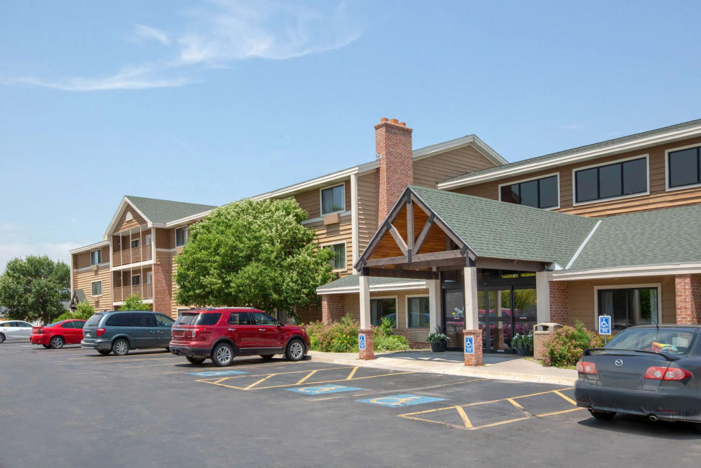 AmericInn by Wyndham Kearney