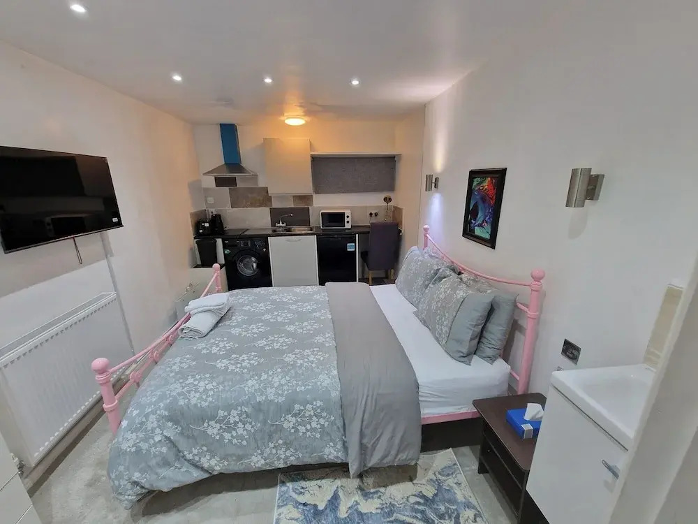 Sunset View Retreat in Wednesbury