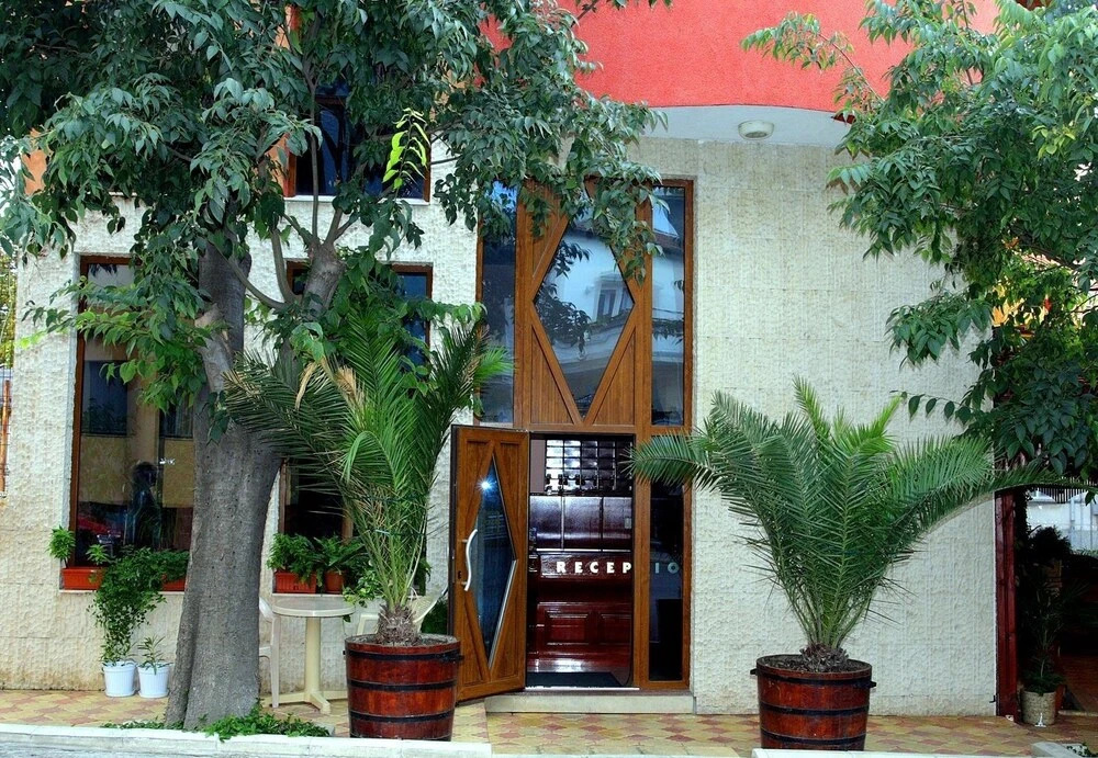 Hotel Mants II