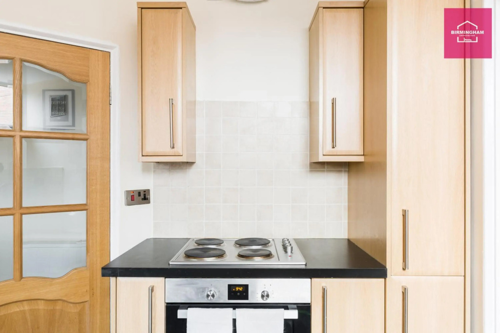 NEC & HS2 Coleshill 6mins drive- Spacious 3 Bedroom Duplex with 4 Separate Beds