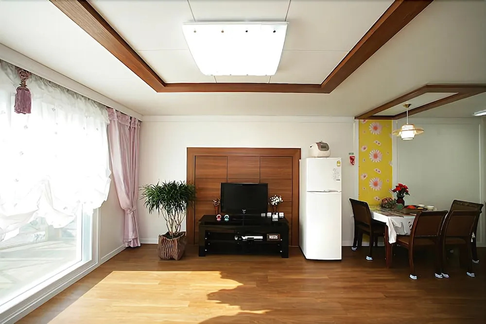 Yeongwol Hanbando River Pension