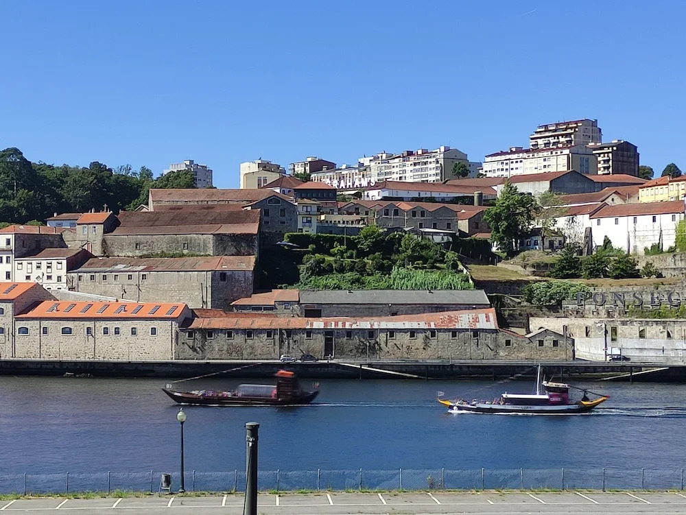 VIVA Porto Tile Studios