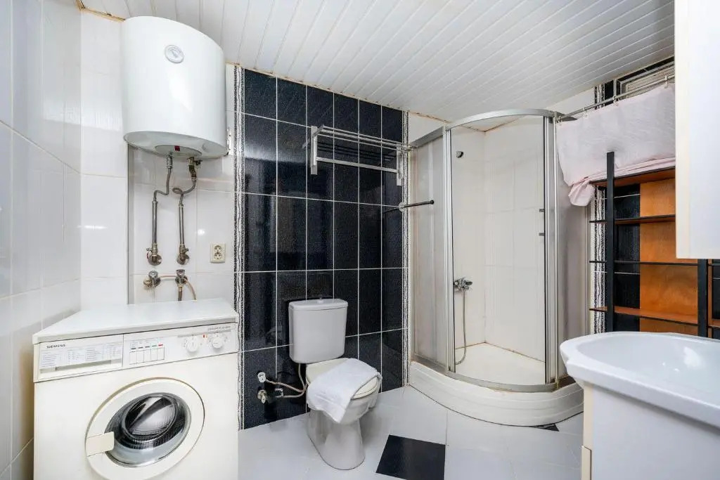 Cozy Flat with Balcony Close to Public Transportation in Konyaalti, Antalya