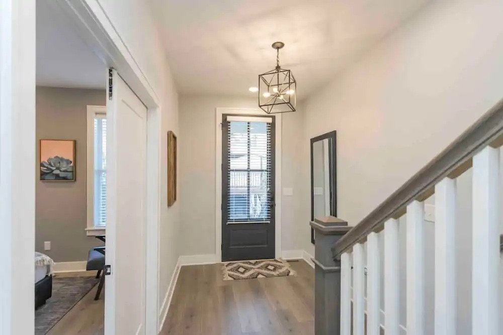 Ryman by Avantstay Centrally Located Townhouse w/ Stylish Interior & Porch Swings!