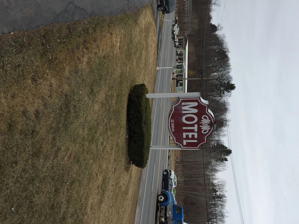M and M Motel