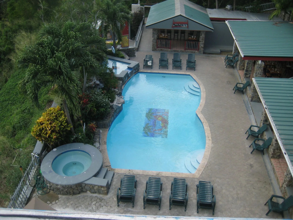 Lazy Parrot Inn