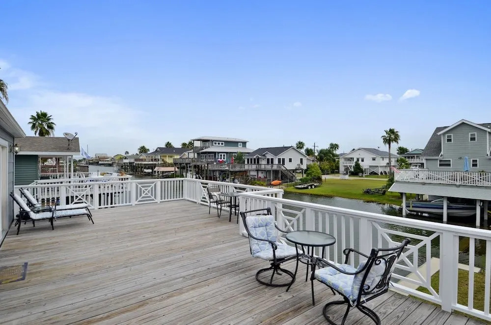 The Pelican House by RedAwning