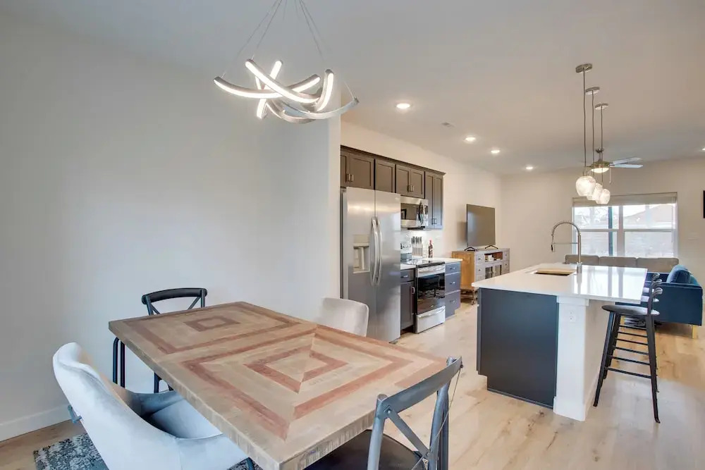 Modern Townhome ~ 3 Mi to Dtwn Grand Junction