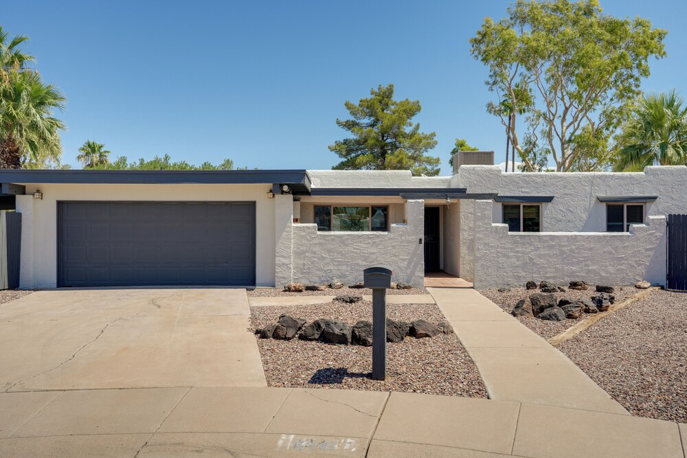 Phoenix Home w/ Pool, Near Golf, Hiking & More!