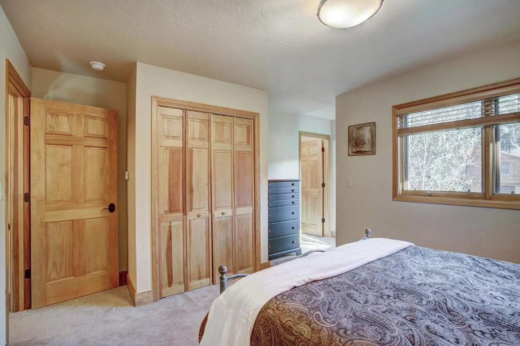 Friendly Fox Chalet 8 Bedroom Home by RedAwning