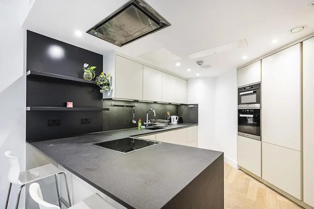 100 New King's Road · Incredible Two Bed Apartment In Parsons Green