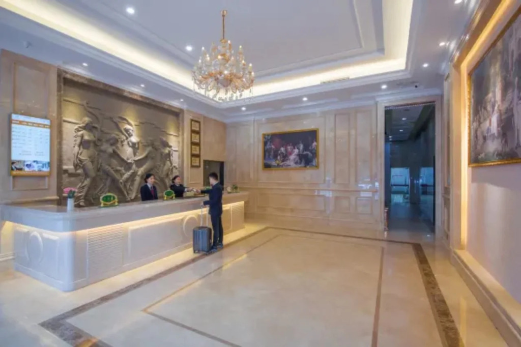 Vienna Hotel (Wuhan Central China Normal University, Huquan Metro Station)