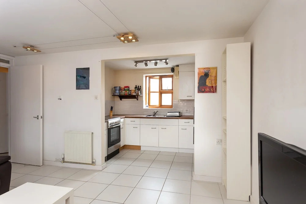 Modern 1 Bedroom Apartment in Shepherds Bush