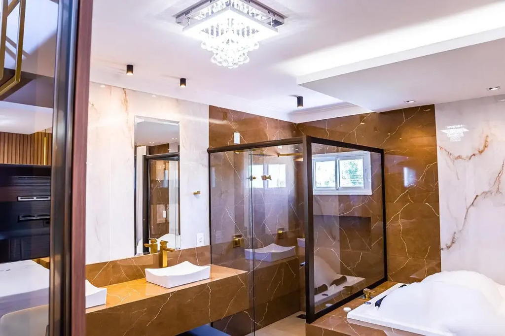 Ellus Hotel