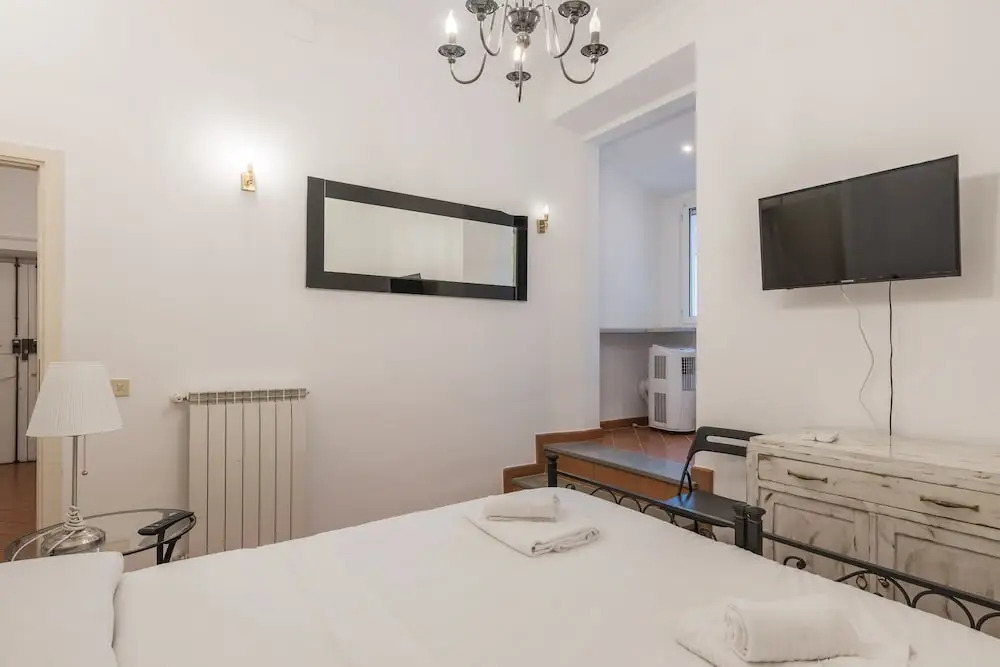 JOIVY Trevi Fountain's relais
