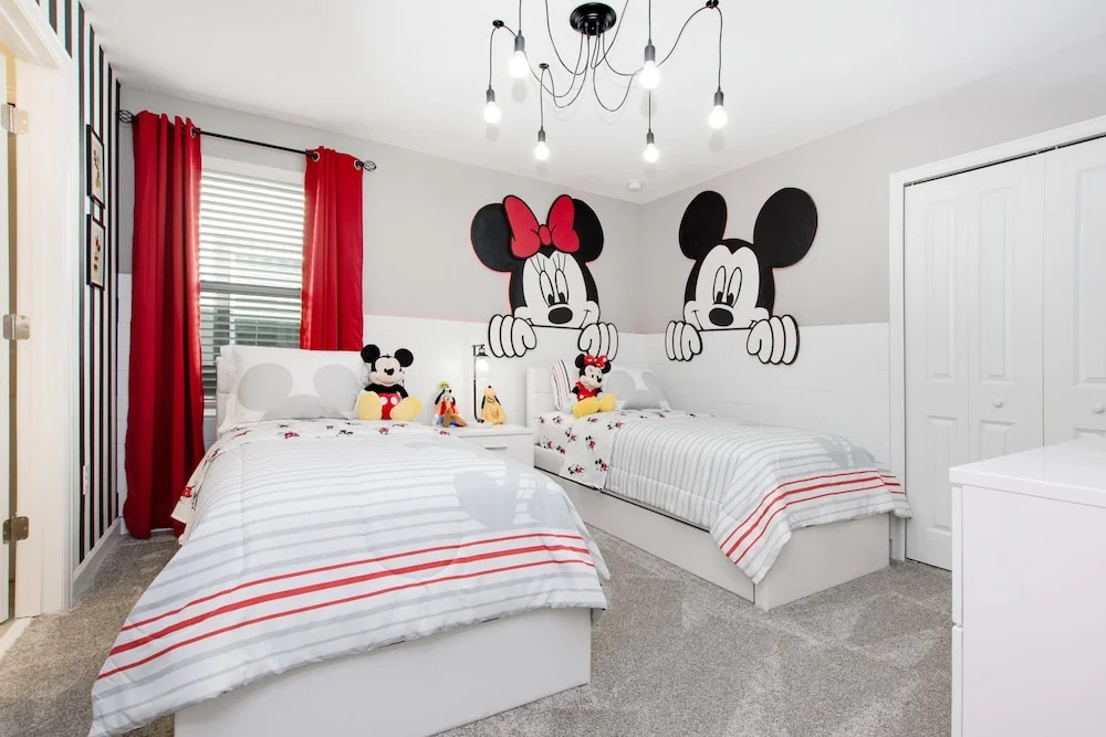 9 Bed 5 Ba Villa with Games, Pool & Spa