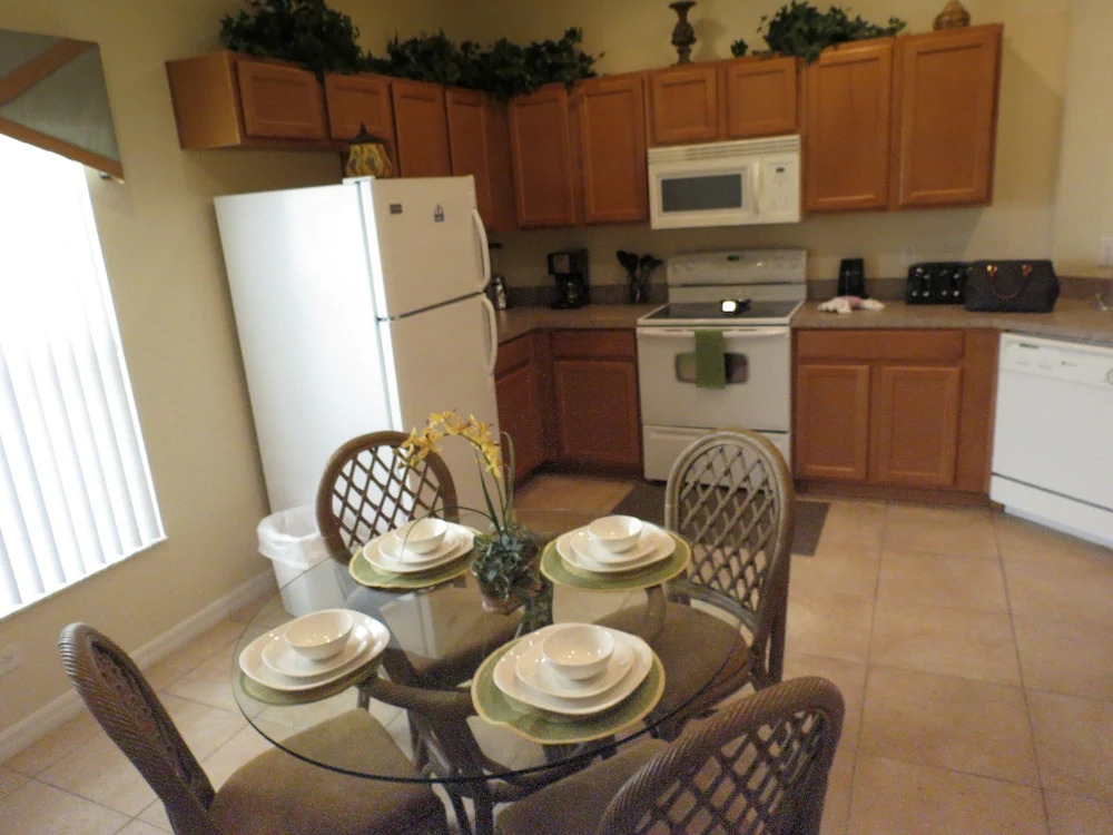 Kissimmee Maingate Area Pool Homes by SVV