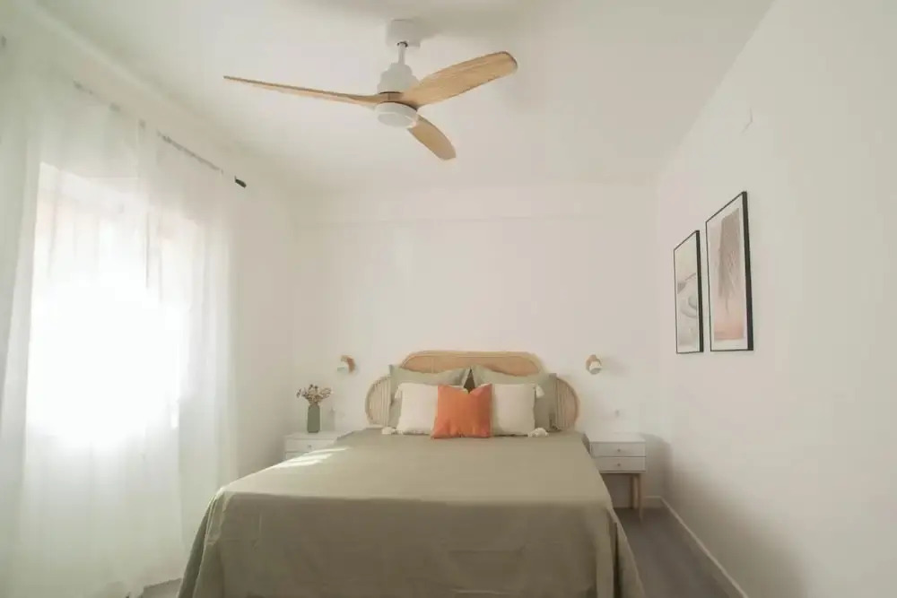 3 Bed Apt Sleep 6 - Pets, Balcony, Parking, Wifi