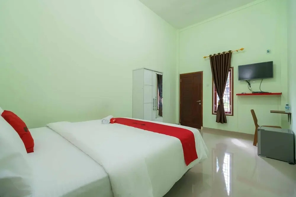 RedDoorz Syariah near Muara Enim Train Station