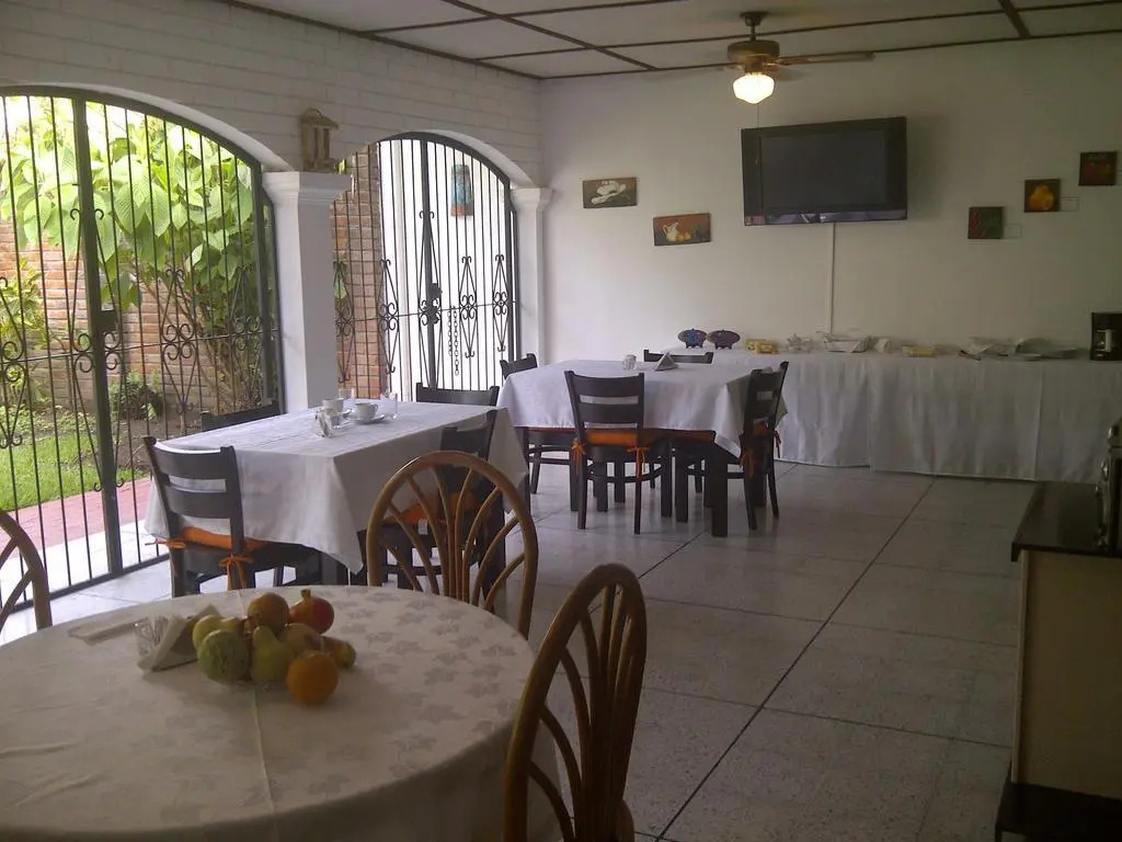 Suites & Apartments San Benito - Zona Rosa