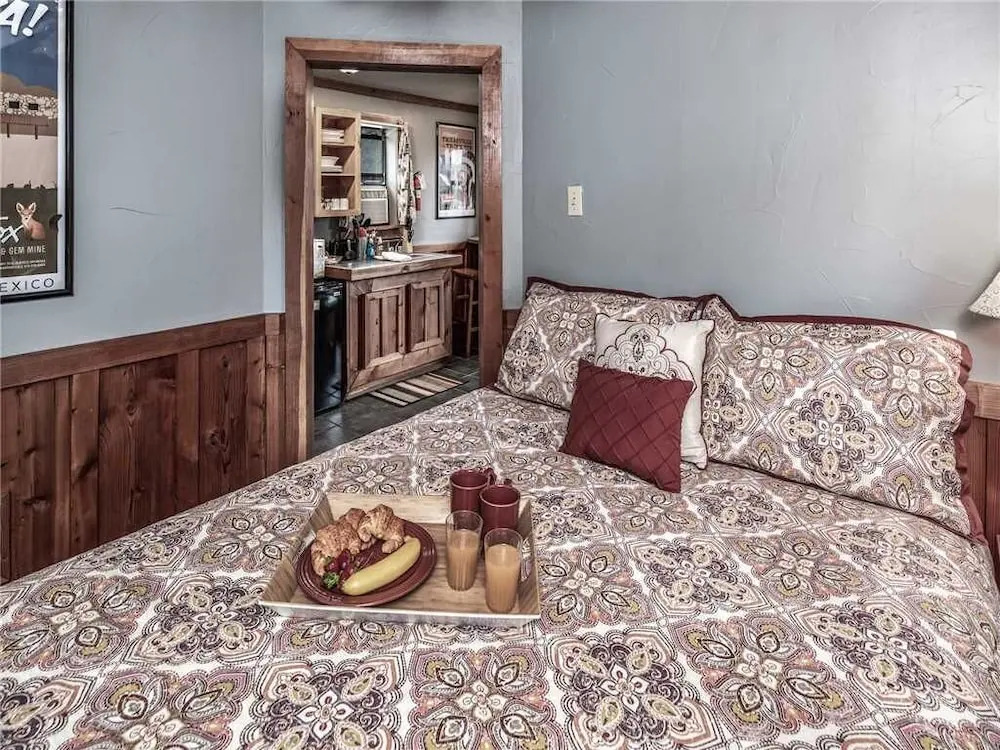 Windchaser, 1 Bedroom, Wood Burning Stove, Midtown, Sleeps 3