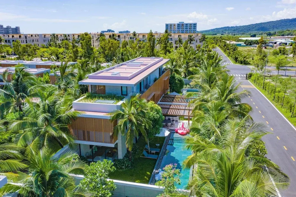 Sailing Pool Villas & Resort Phu Quoc