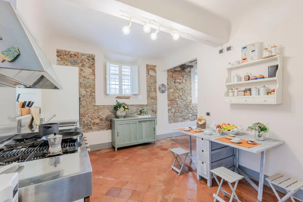 Badia Farmhouse in Badia Cantignano