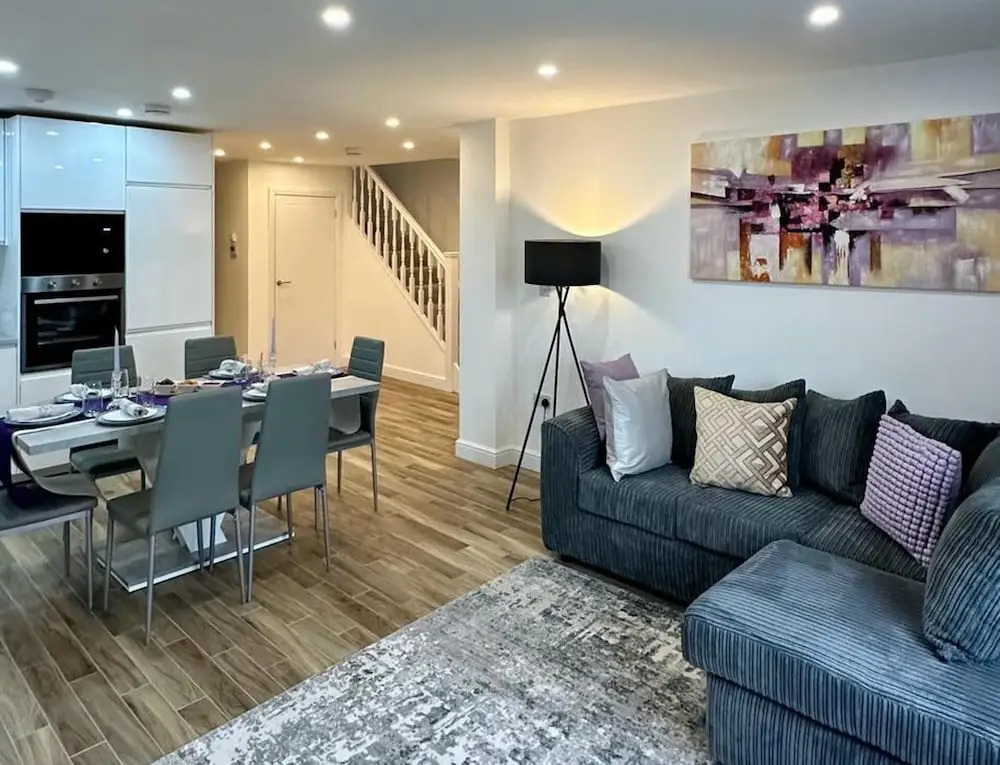 House in Croydon Welcomes you to Comfort and Style