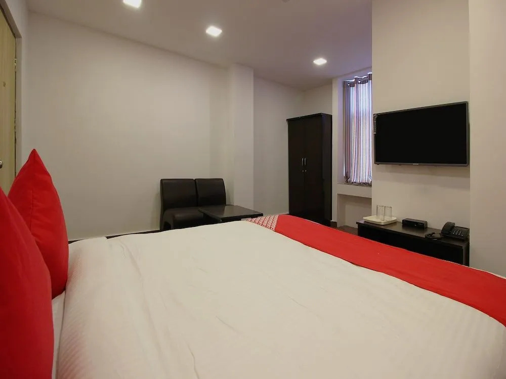 OYO Flagship 19873 LG Comfort Inn