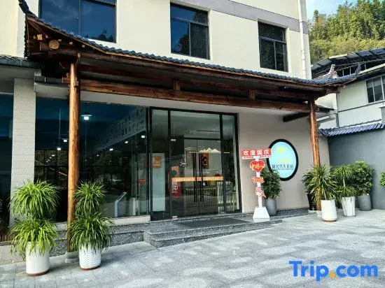 Sunshine Car · Travel original ecological small home hostel