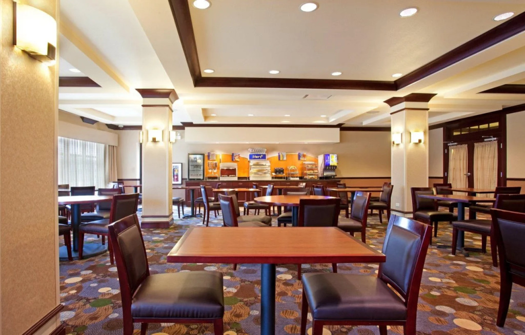 Holiday Inn Express & Suites Chicago West-OHare Arpt Area by IHG