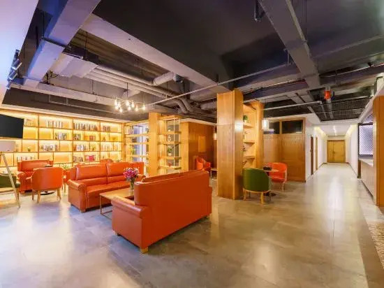 Elong Wanguo Hotel (Dalian Jinma Road Light Rail Station Store)
