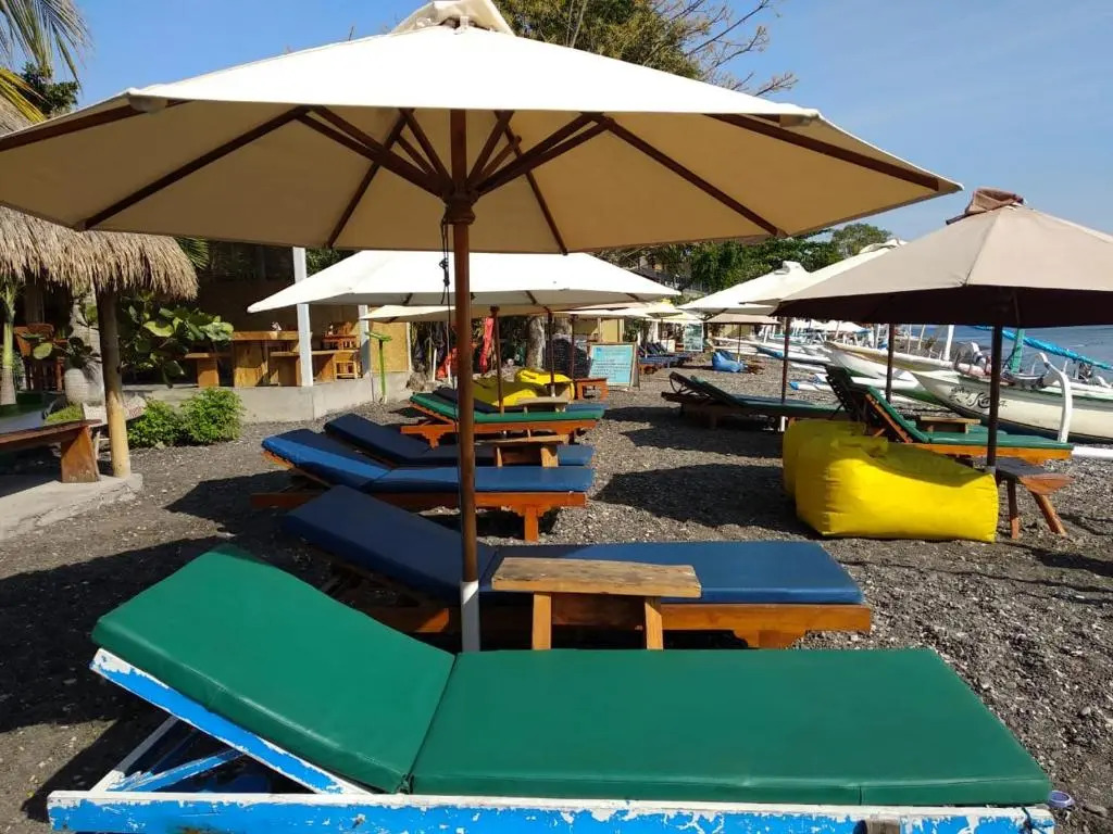 COCONUT BEACH BUNGALOWs & WARUNG 2