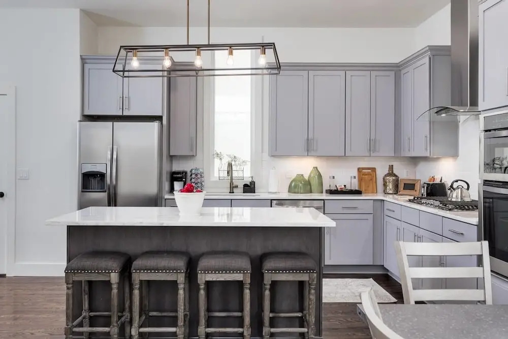 Sleek 3br/3ba w/ Rooftop by Downtown by Domio