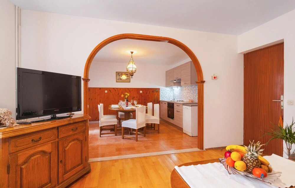 Beautiful Home In Pucisca With House Sea View