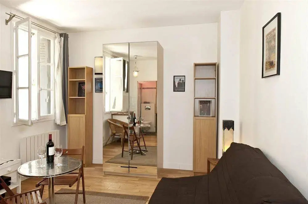 BP Apartments - Authentic Moulin Rouge