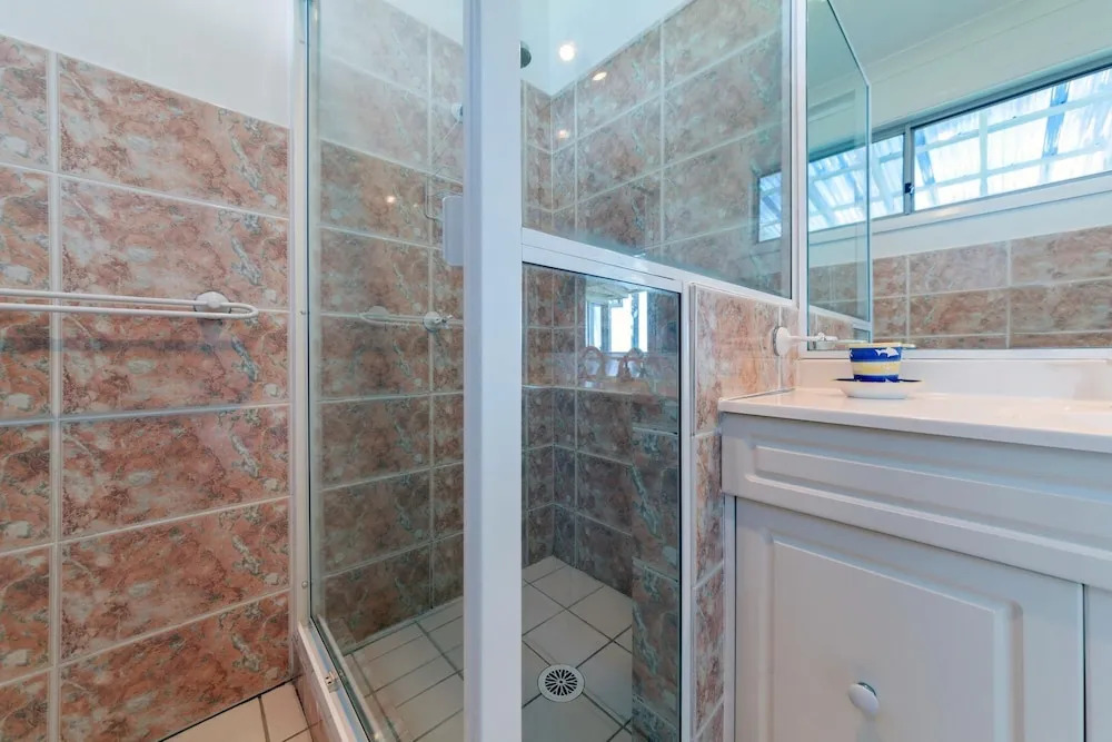 Seaview Crescent, 8