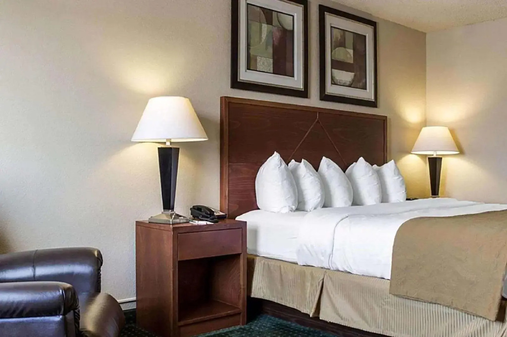 Baymont by Wyndham Jamestown Conference Center & Water Park