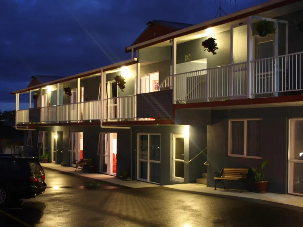 ASURE Avenue Heights Motel