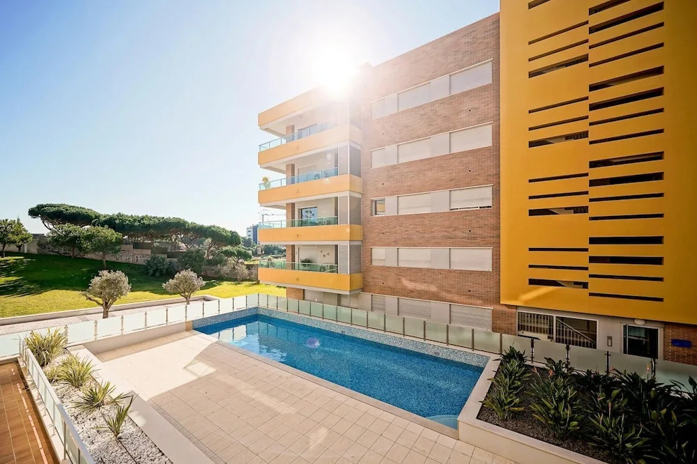 T1 Varandas Forte Piscina Ar Cond Garagem