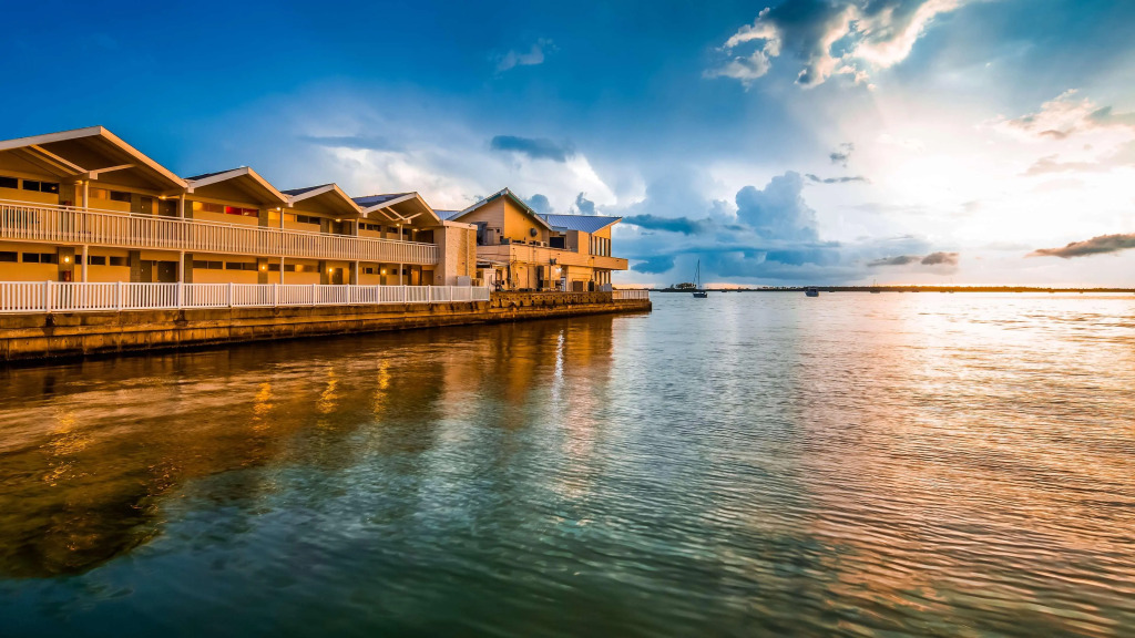 Best Western Plus Yacht Harbor Inn