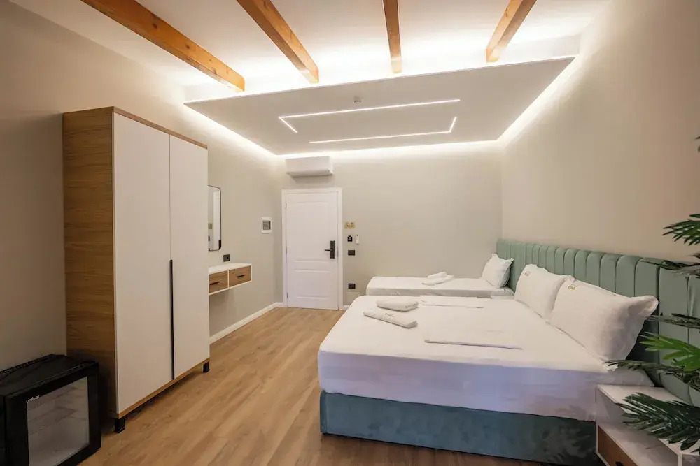 Golemi Lux