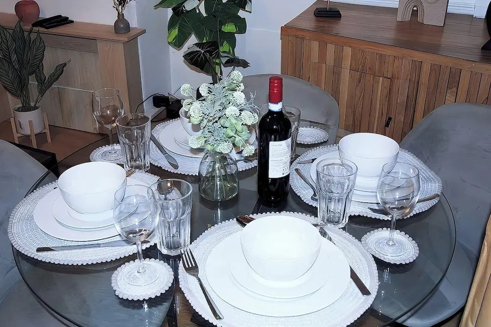 House Sleeps 5 With Garden and Parking