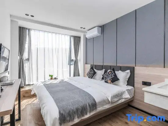 Manyu Apartment
