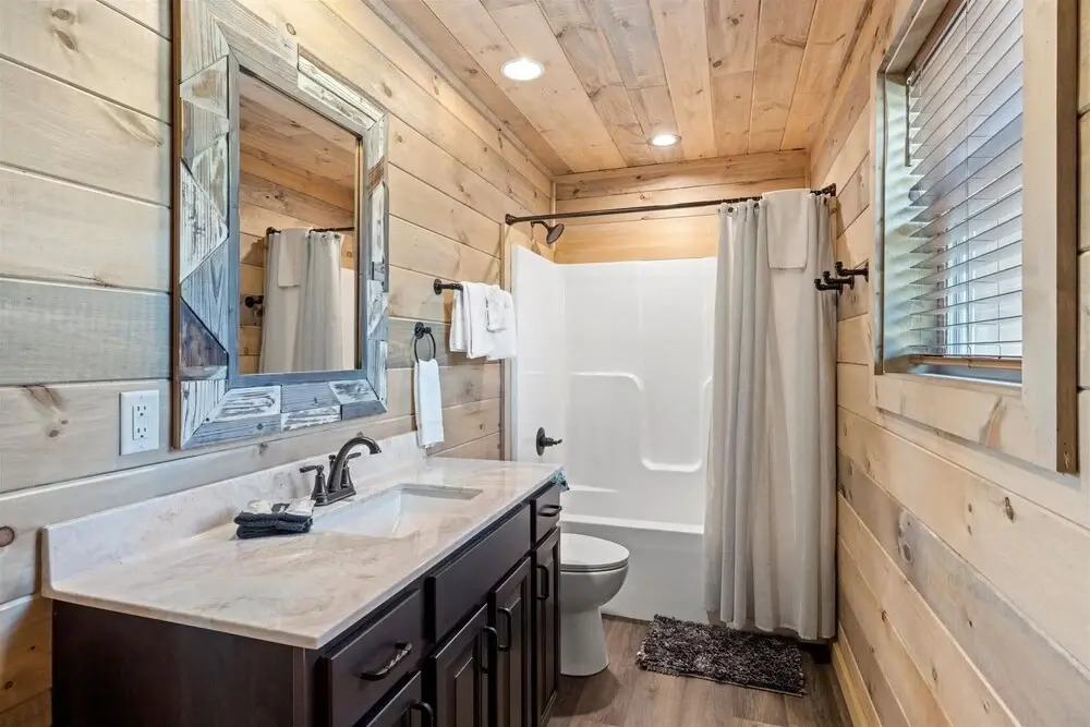Victoria's Secrets 5 Bedroom Cabin by RedAwning