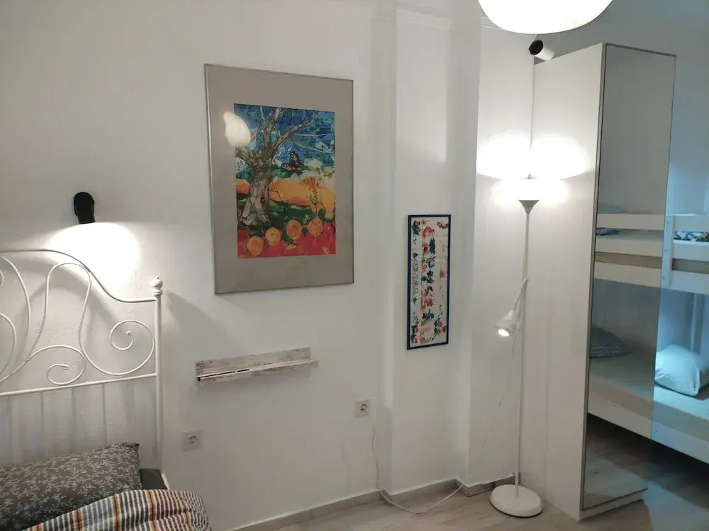 Center Apartment-sleeps5-balcony-live Neighborhood