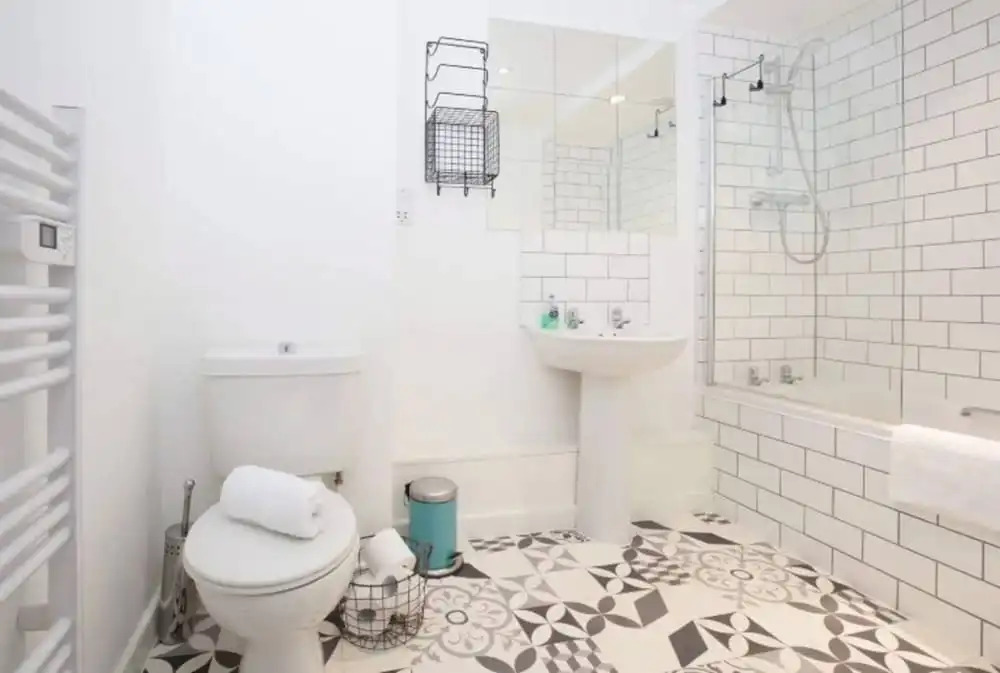 Contemporary 2 Bedroom Midland Mews Apartment