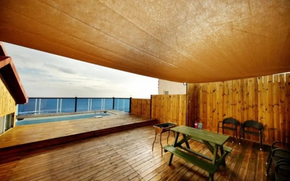 Seogwipo Jijunghae Pool Villa Pension