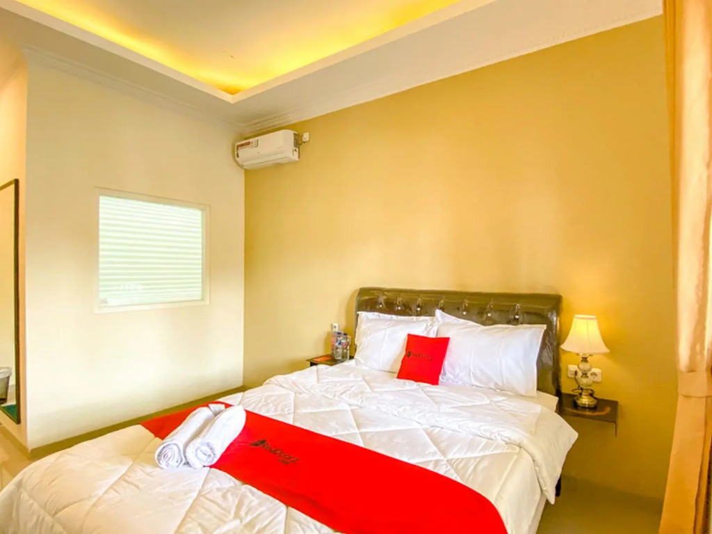 RedDoorz Premium near Museum Angkut Batu 3
