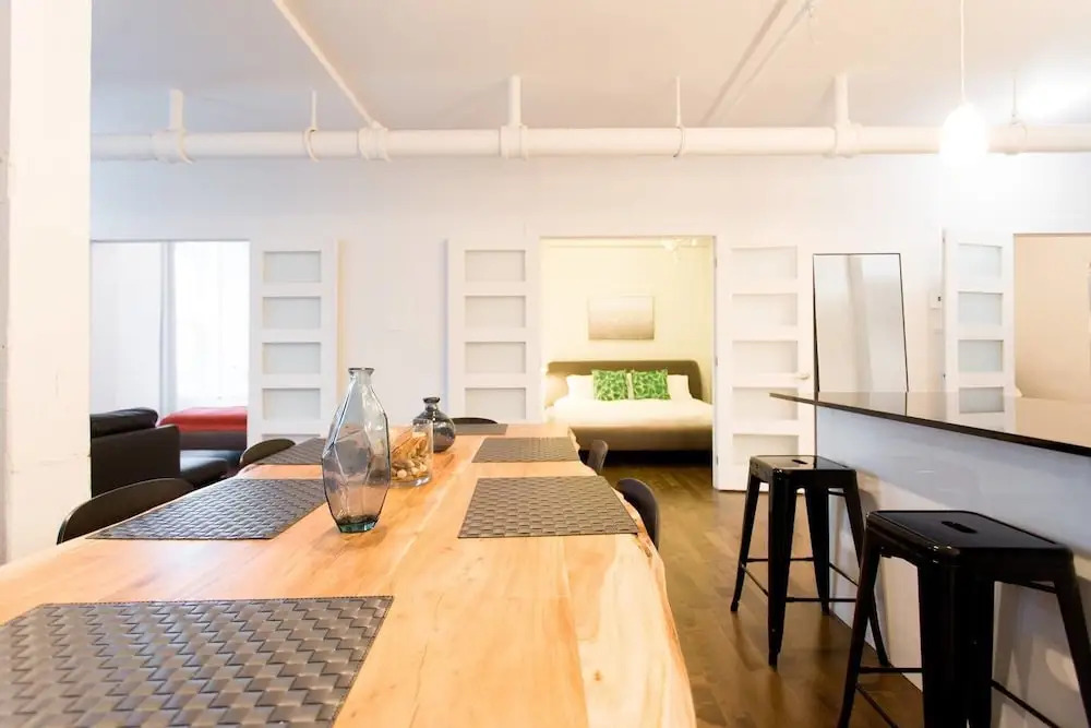 Amazing Plateau Loft Steps Away From Mount-royal